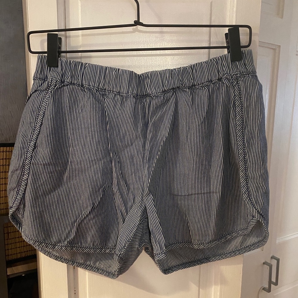 Madewell navy pinstripe soft shorts size small